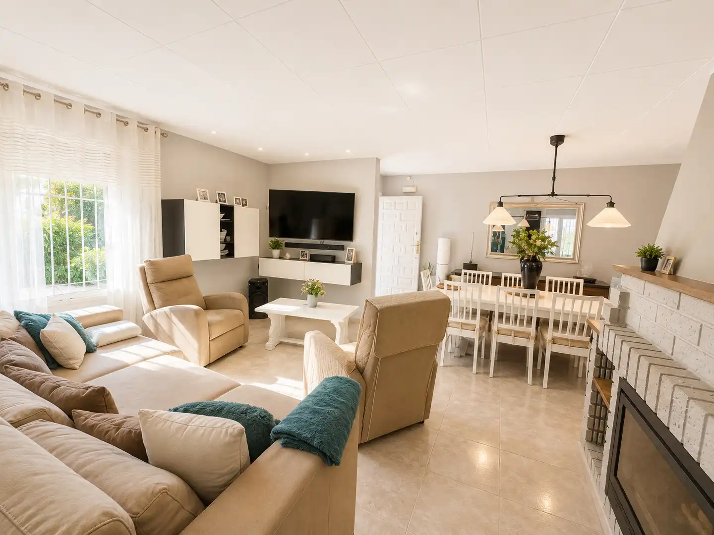 Living room of Houses for sale in Lleida  with Air Conditioner, Heating and Private garden
