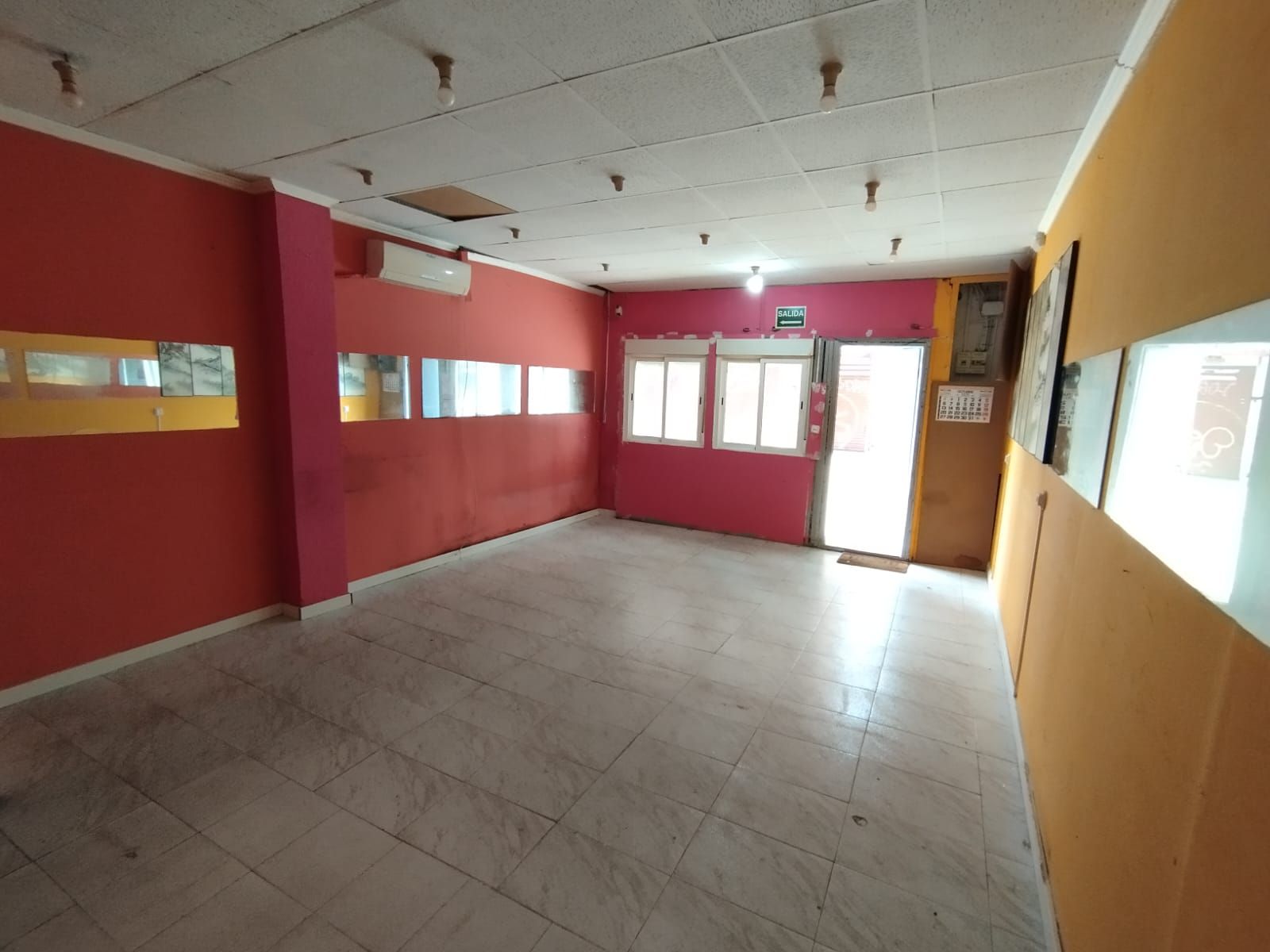 Local en venta en Cornellà de Llobregat