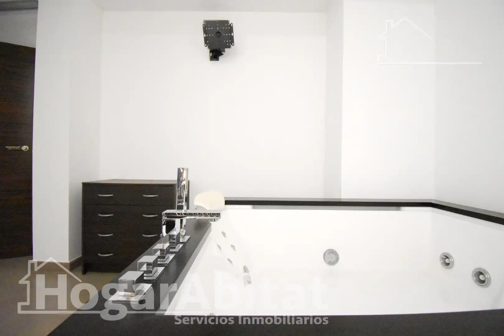 Bany de Pis en venda en L'Alqueria de la Comtessa amb Moblat i Jacuzzi