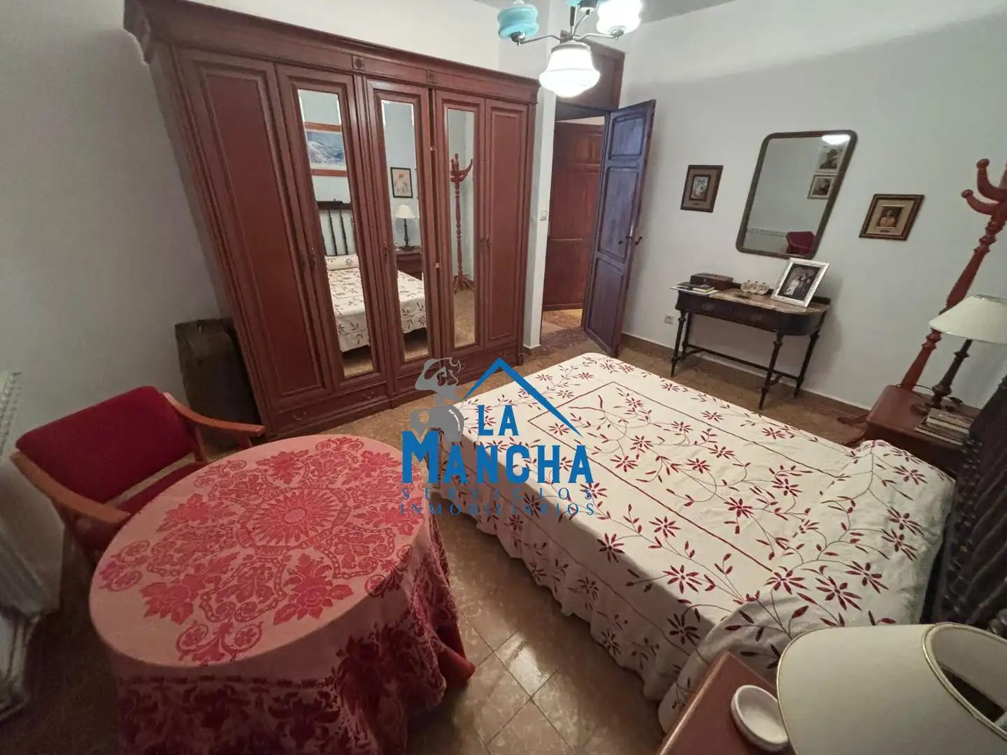 Habitación de Casa o chalet en venta en Hoya-Gonzalo con Calefacción, Jardín privado y Amueblado