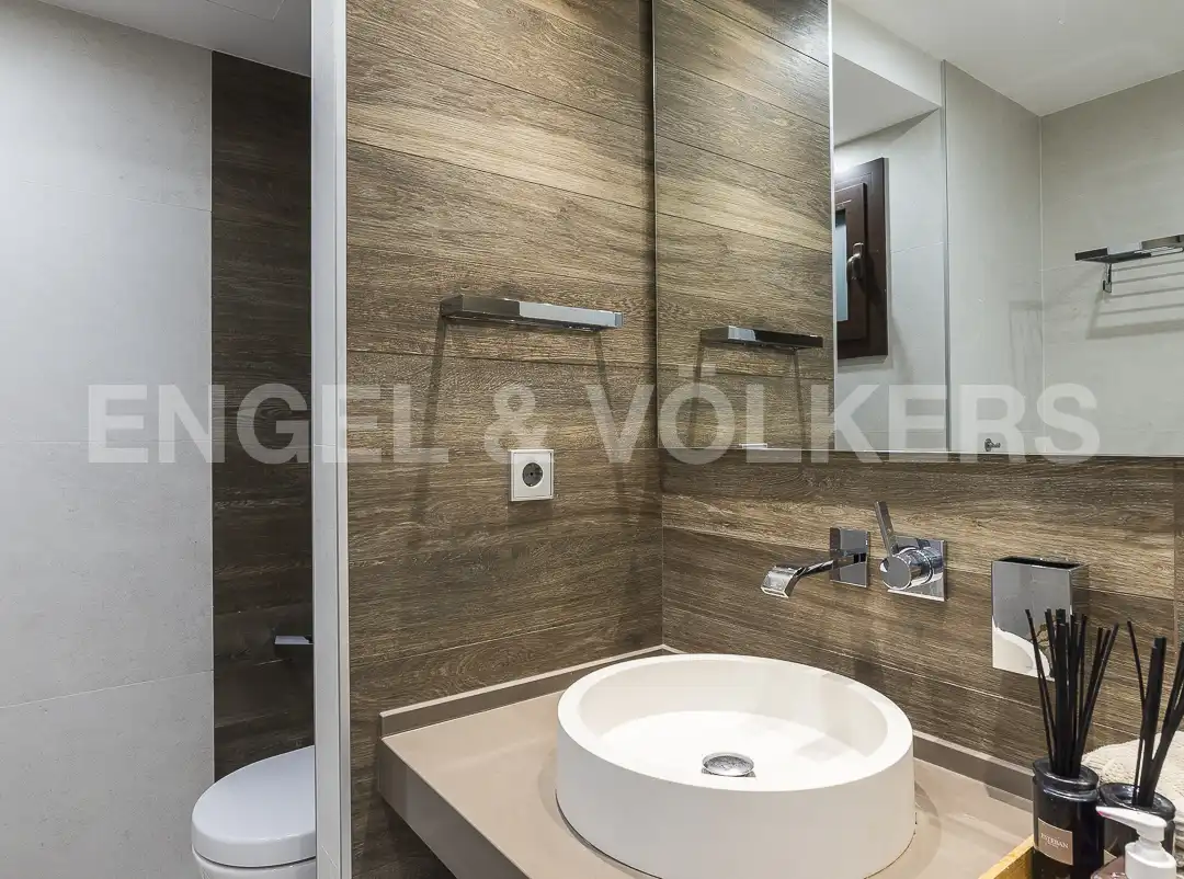Baño de Piso en venta en Barcelona con Aire acondicionado, Calefacción y Terraza