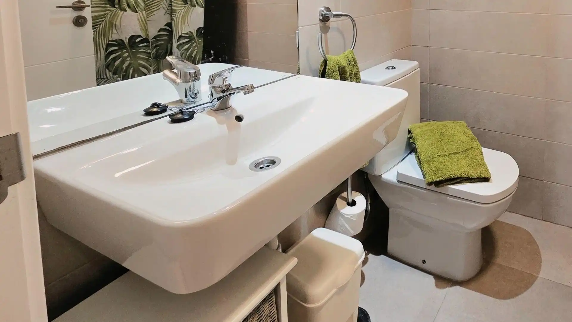 Bany de Pis en venda en San Juan de Aznalfarache amb Aire condicionat, Jardí privat i Parquet