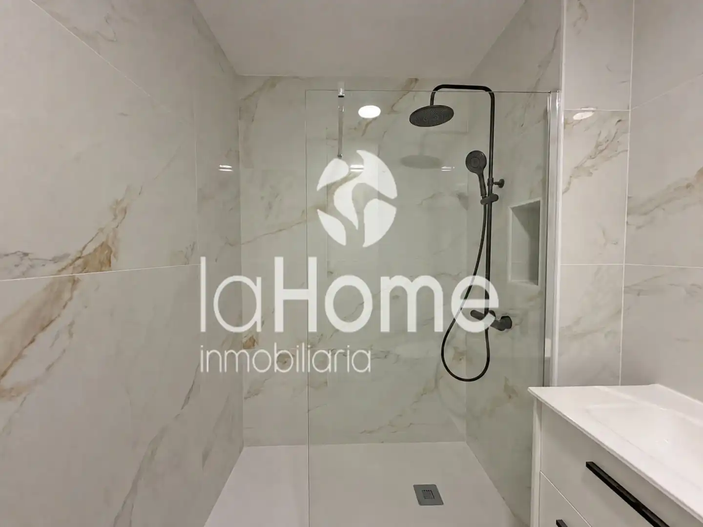 Badezimmer von Loft zum Verkauf in Paterna mit Ofen