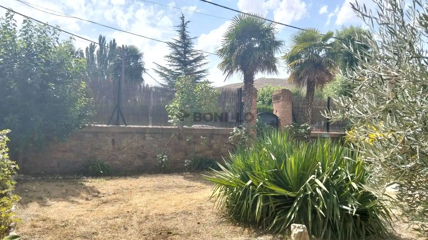 Jardí de Casa o xalet en venda en Utrillas amb Calefacció, Jardí privat i Terrassa