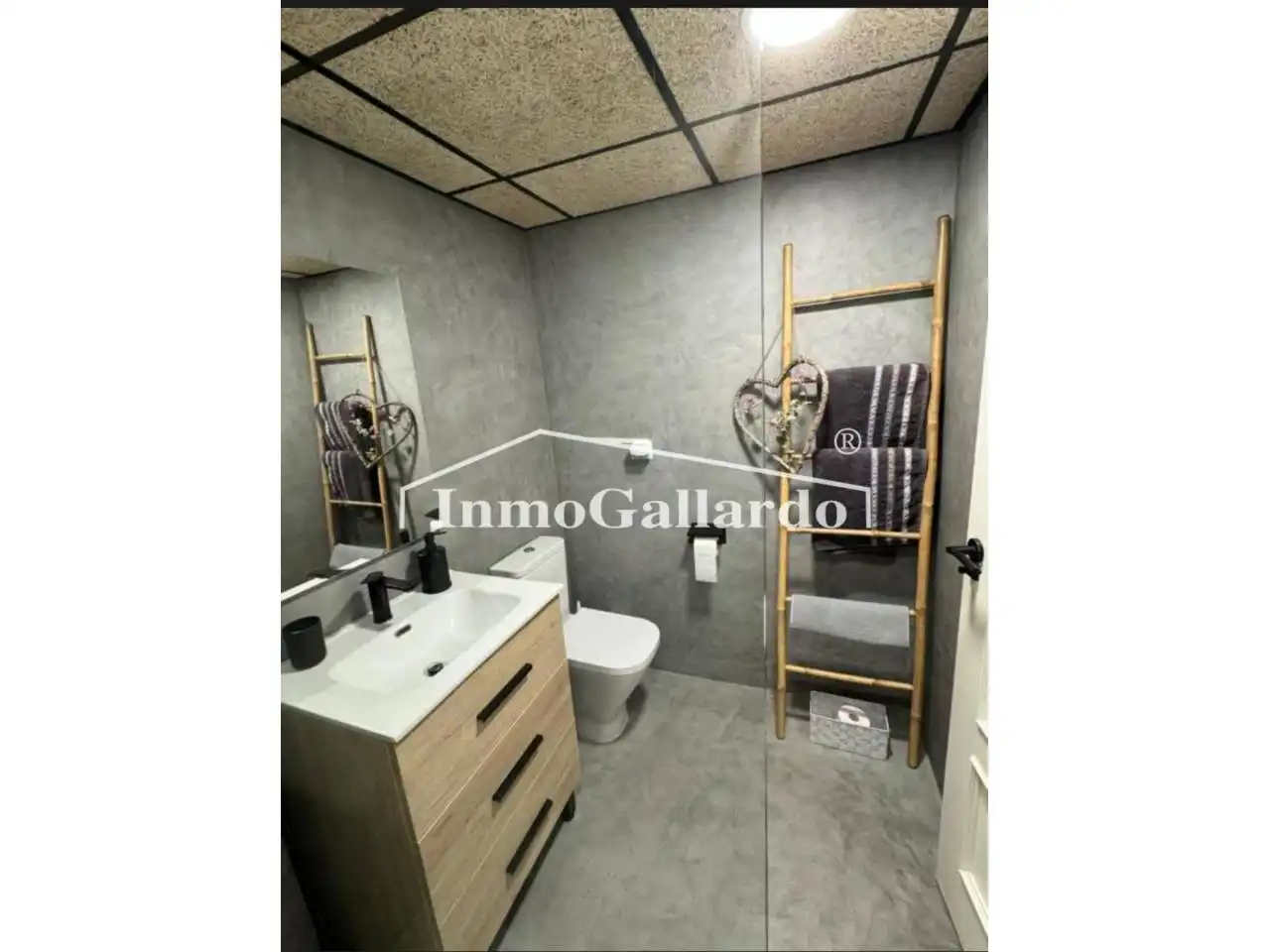 Bathroom of Attic for sale in Rincón de la Victoria  with Air Conditioner, Terrace and Balcony