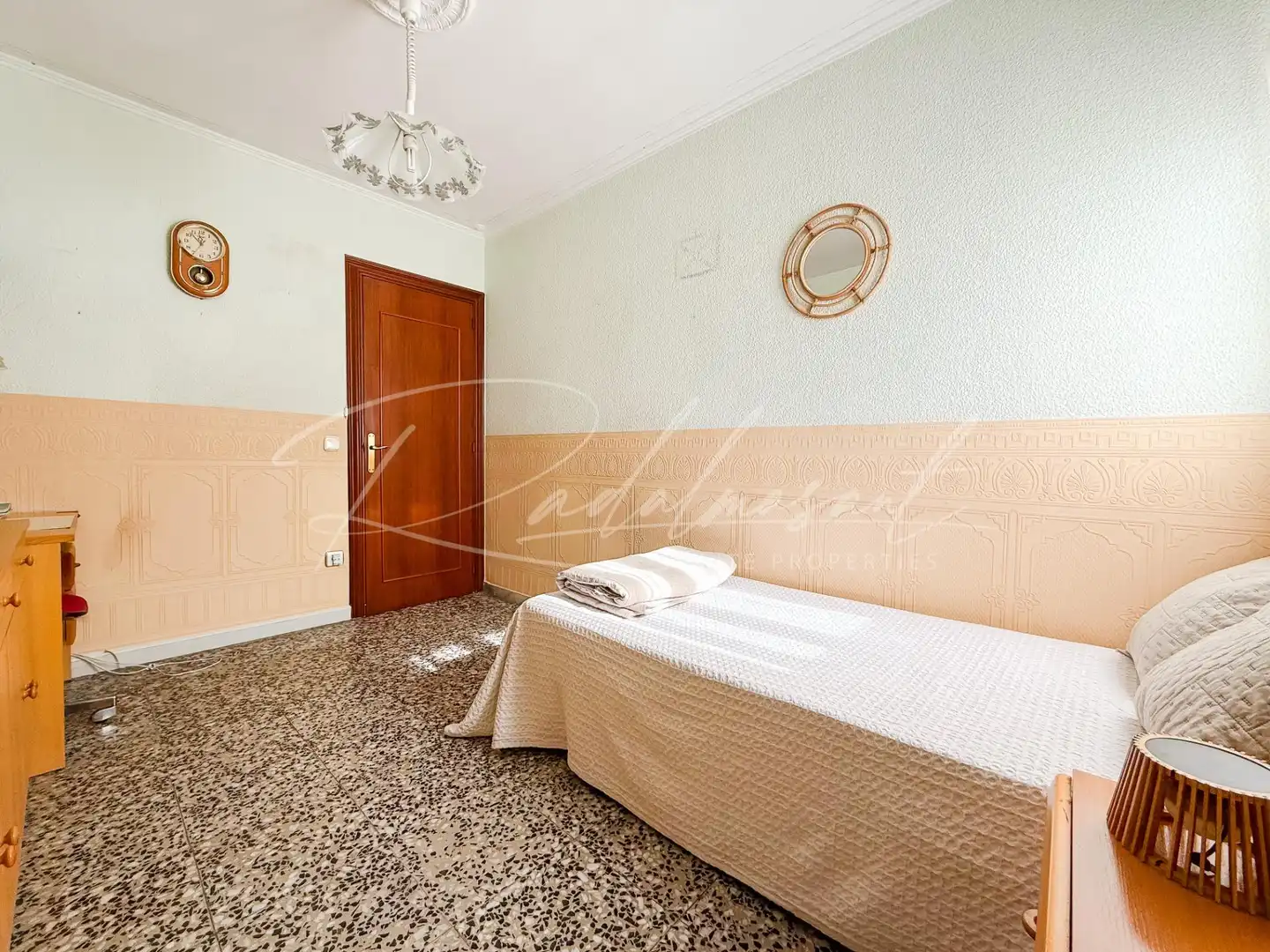 Bedroom of Flat for sale in Centre