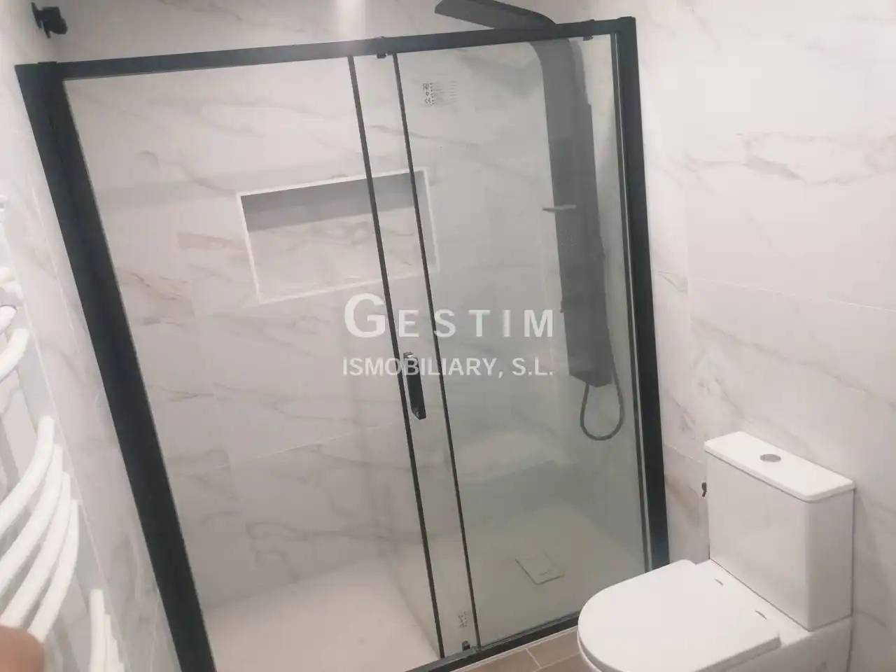 Baño de Piso en venta en Vic con Calefacción, Balcón y Alarma