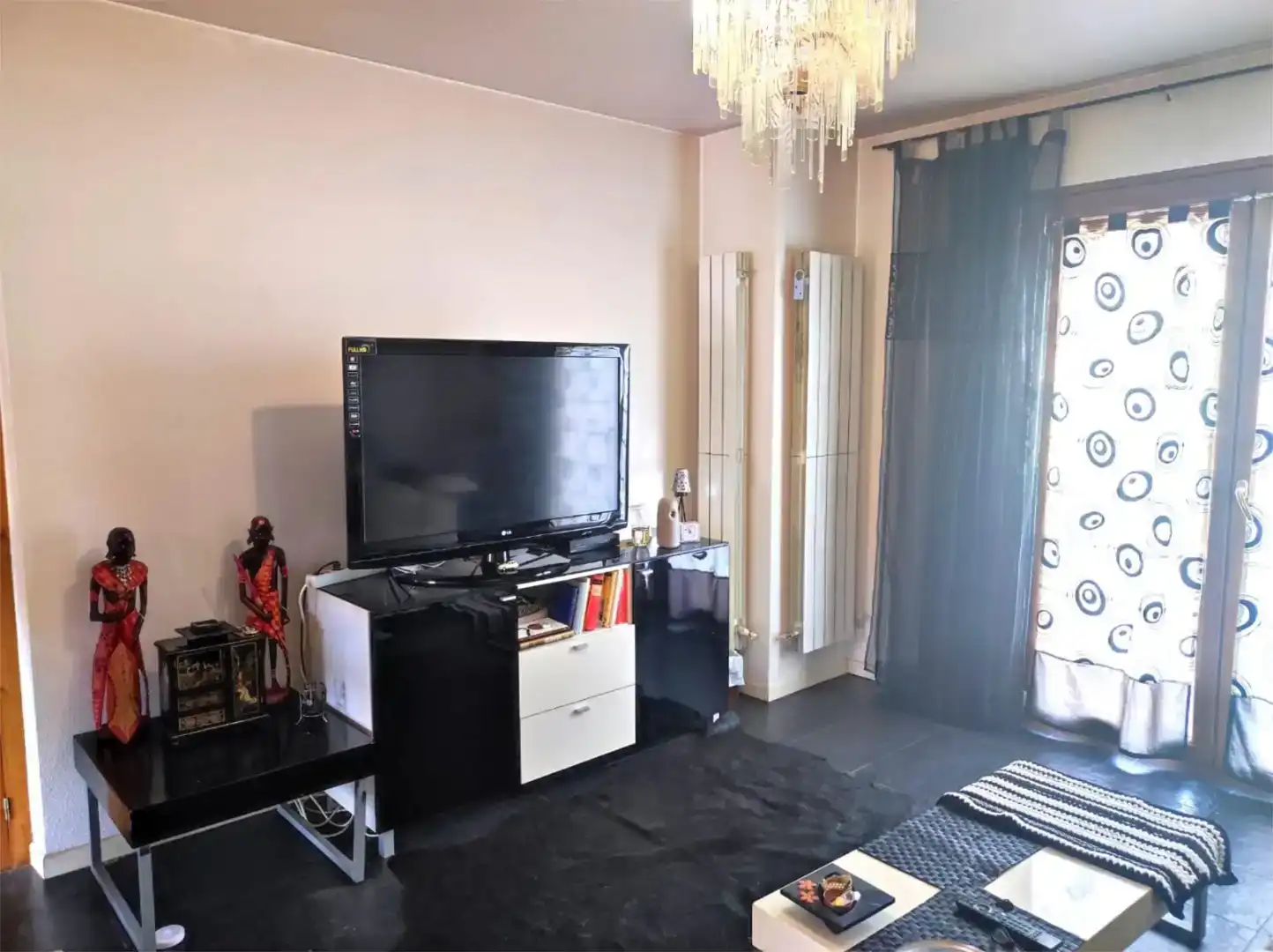 Sala d'estar de Casa adosada en venda en Galar amb Balcó