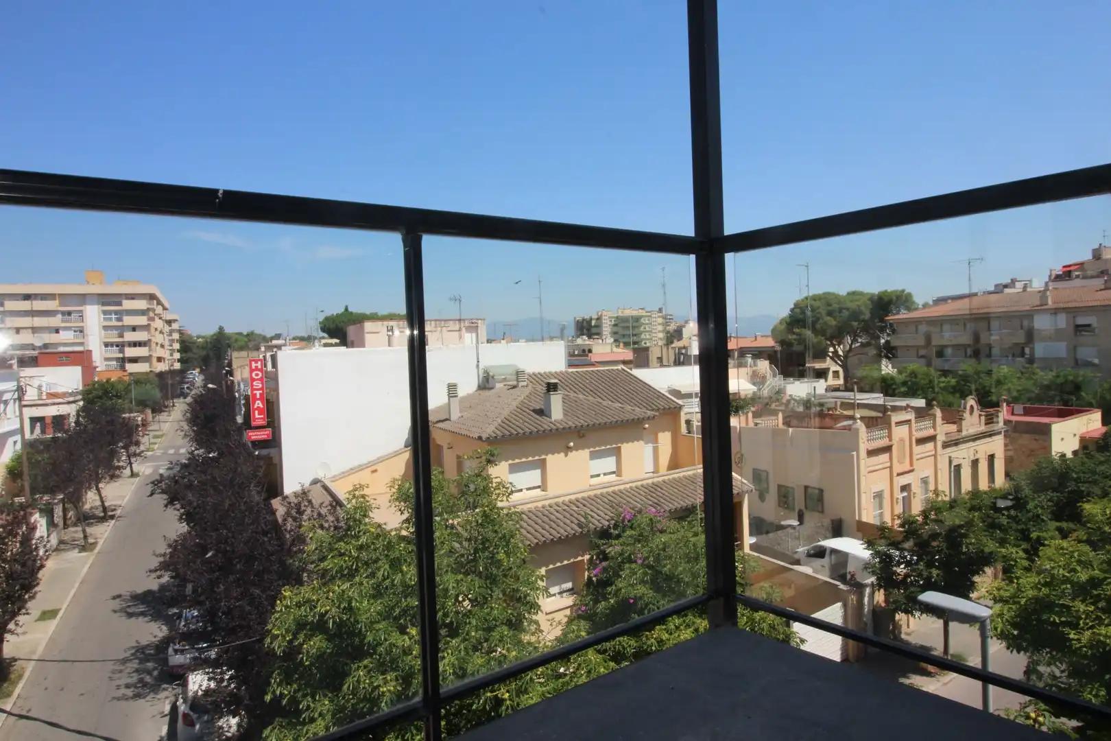 Vista exterior de Dúplex en venda en Figueres amb Calefacció i Terrassa
