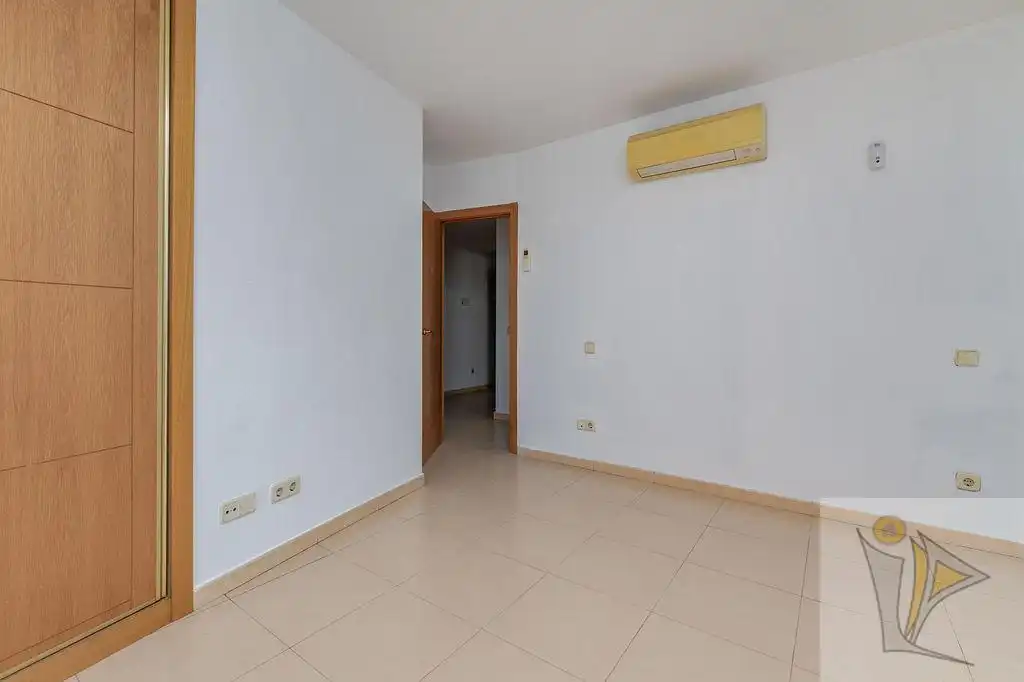 Bedroom of Flat for sale in Madrid