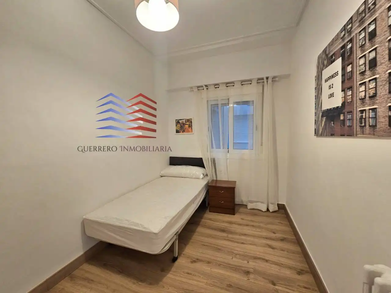Habitación de Piso de alquiler en Ourense Capital  con Calefacción, Parquet y Alarma