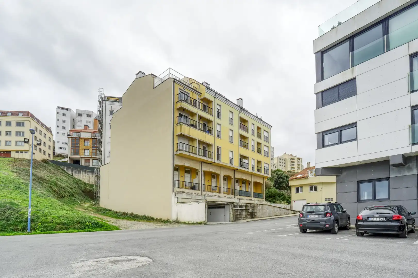 Vista exterior de Pis en venda en Malpica de Bergantiños amb Calefacció, Terrassa i Traster