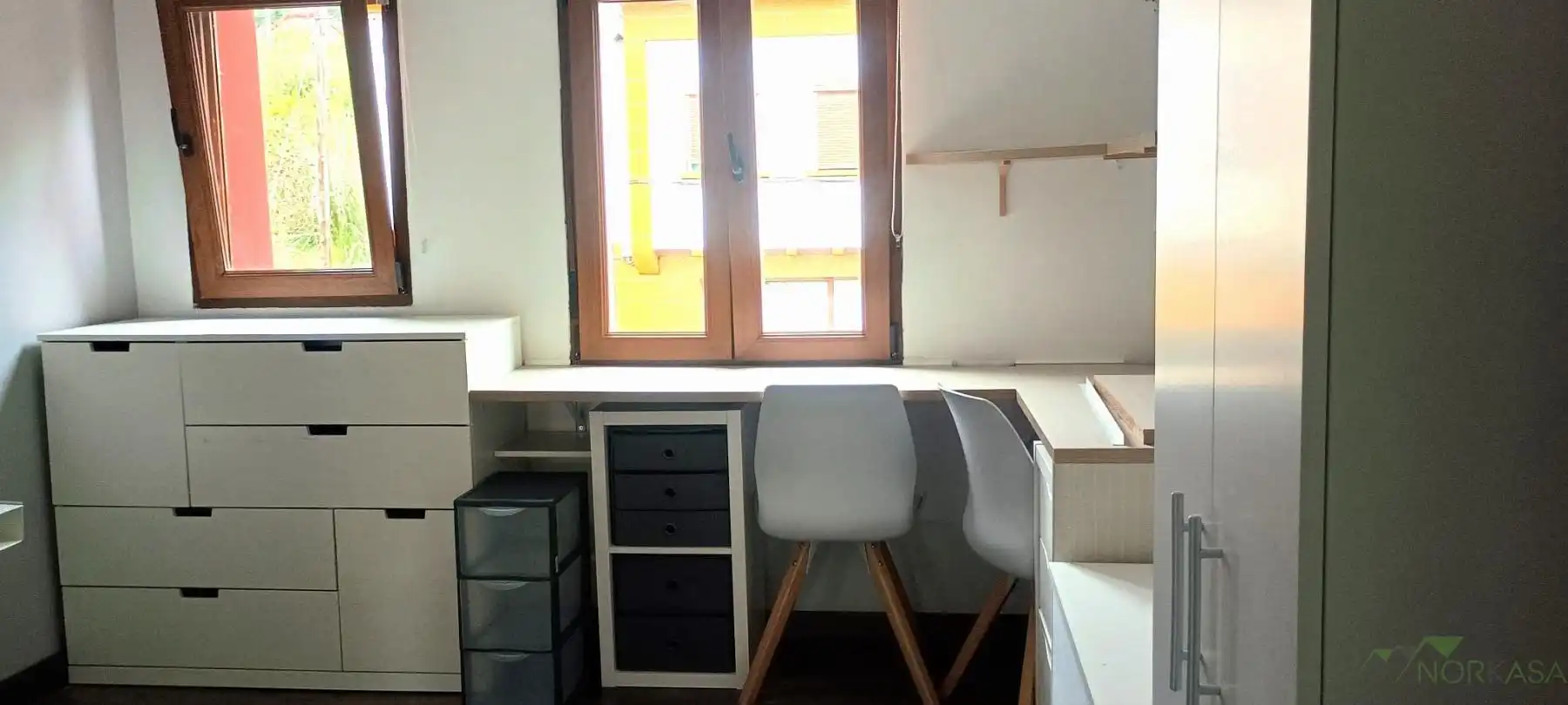 Dormitori de Apartament en venda en Oviedo  amb Calefacció i Moblat