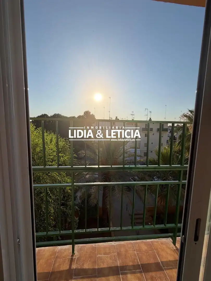 Vista exterior de Pis de lloguer en Alcalá de Guadaira amb Aire condicionat i Balcó