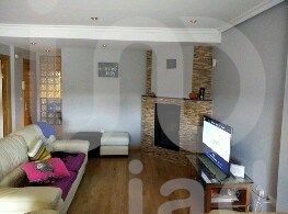 Sala d'estar de Casa o xalet en venda en Cuadros amb Calefacció i Terrassa