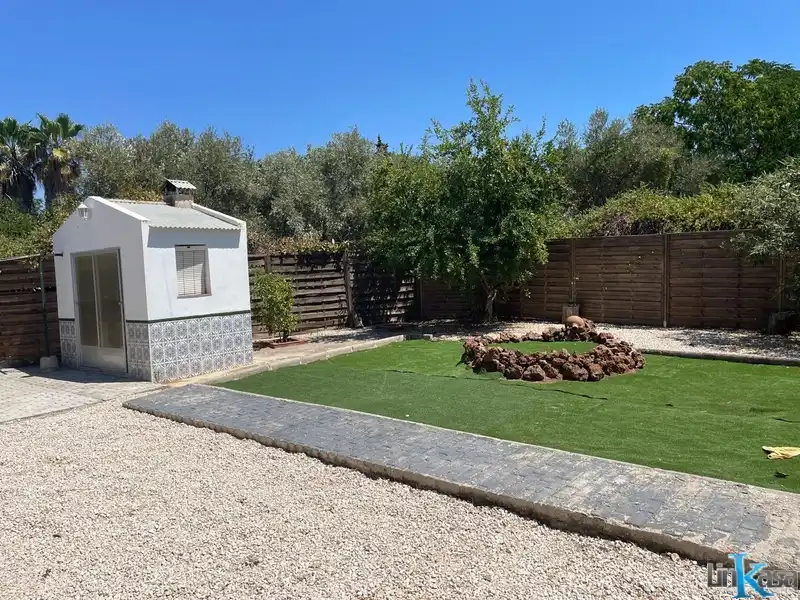 Jardí de Casa o xalet en venda en Linares amb Jardí privat, Piscina i Moblat
