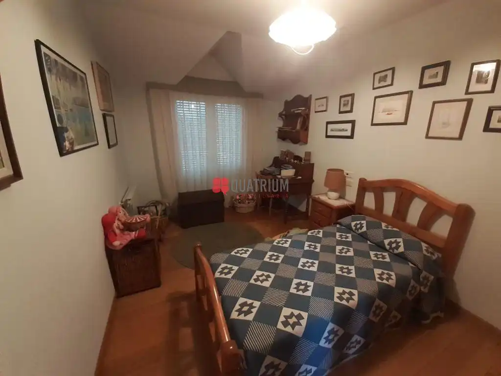 Habitación de Casa o chalet en venta en Santiago de Compostela  con Calefacción, Terraza y Trastero
