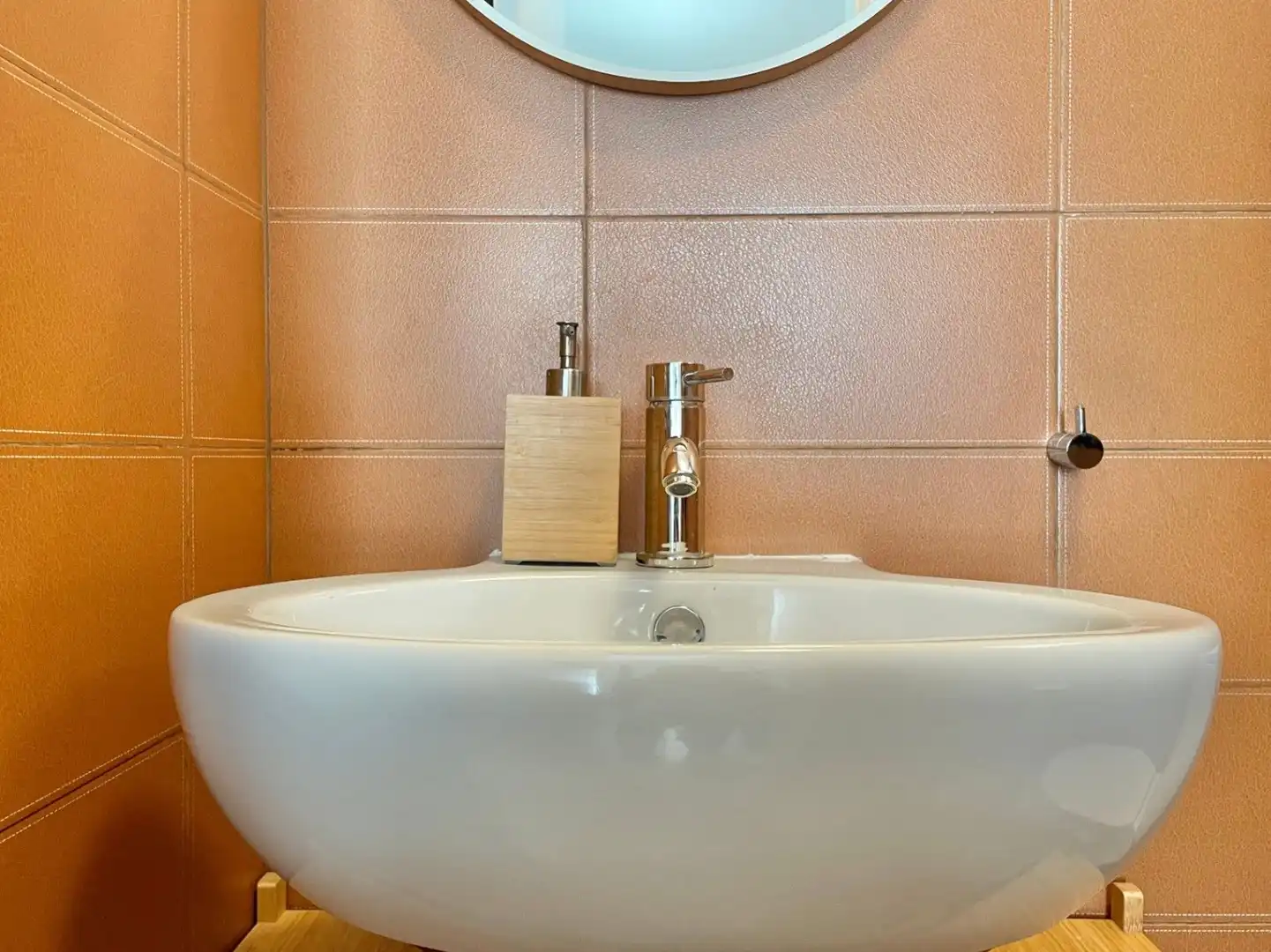 Badezimmer von Einfamilien-Reihenhaus zum Verkauf in Málaga mit Klimaanlage, Heizung und Privatgarten