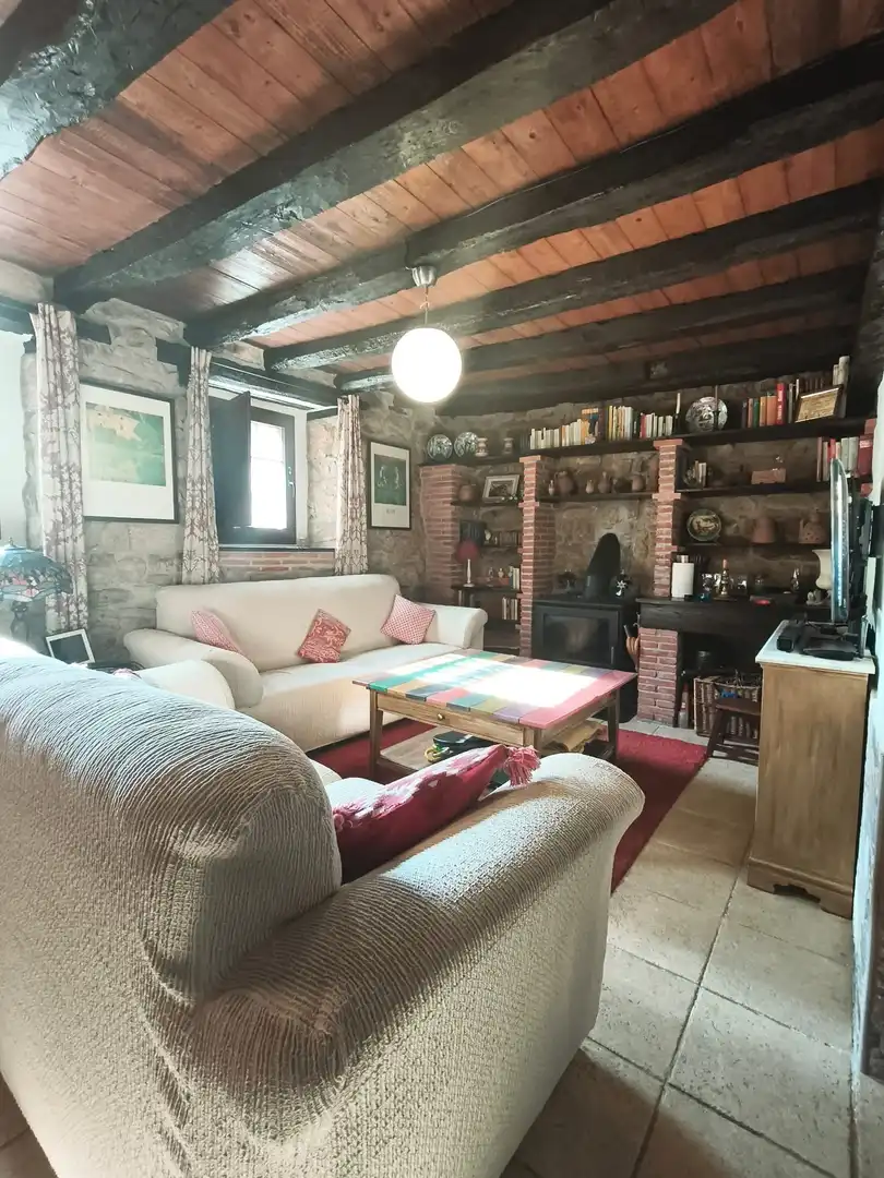 Sala de estar de Casa adosada en venta en Luena  con Calefacción y Jardín privado