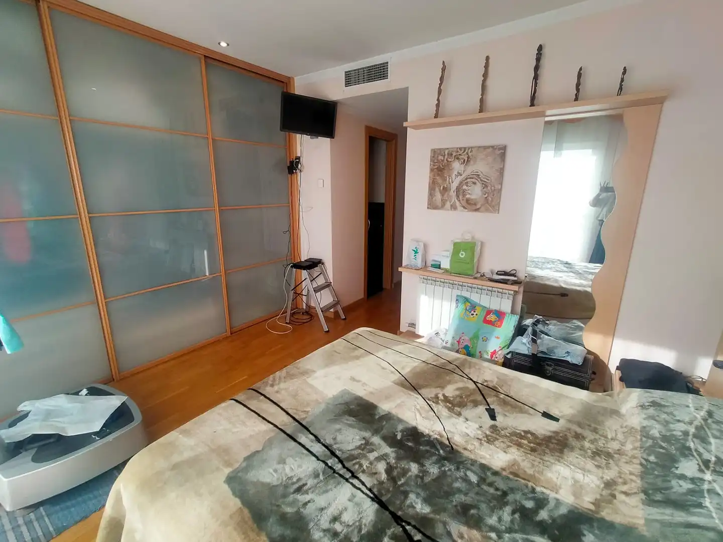 Schlafzimmer von Einfamilien-Reihenhaus zum Verkauf in Sabadell mit Klimaanlage, Heizung und Terrasse