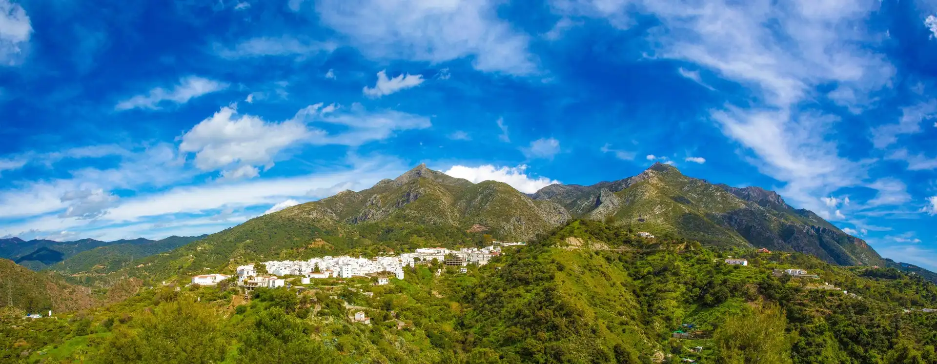 Vista exterior de Apartament en venda en Istán amb Aire condicionat, Calefacció i Jardí privat