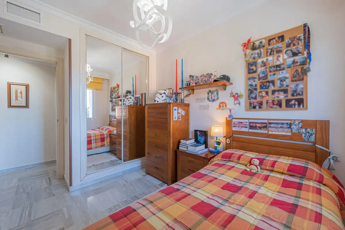 Dormitori de Àtic en venda en Marbella amb Aire condicionat, Terrassa i Moblat