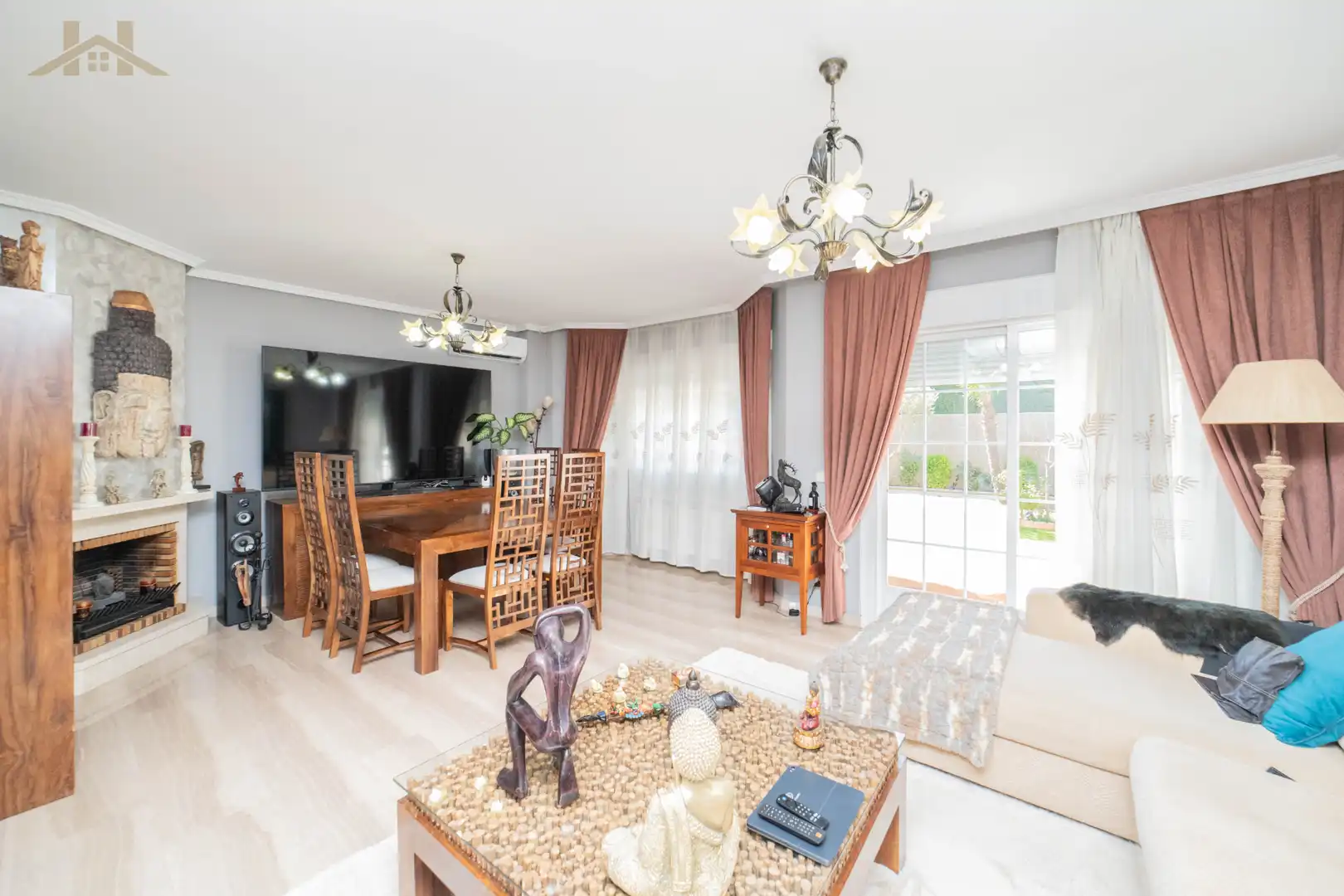 Wohnzimmer von Einfamilien-Reihenhaus zum Verkauf in Móstoles mit Klimaanlage, Heizung und Privatgarten