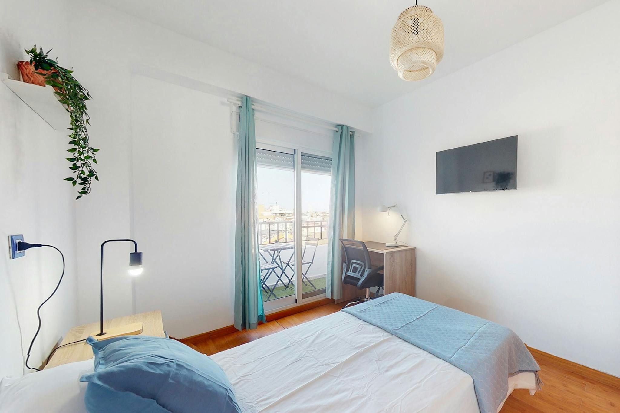 Bedroom of Flat to share in  Valencia Capital  with Air Conditioner, Heating and Furnished