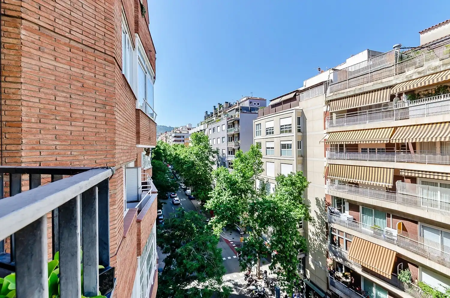 Außenansicht von Wohnung zum Verkauf in Barcelona mit Klimaanlage, Heizung und Parkett