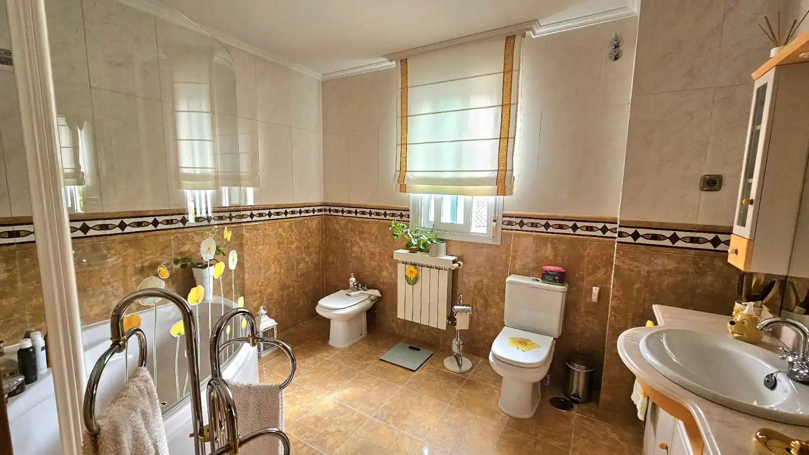 Baño de Casa adosada en venta en Torrejón de la Calzada con Aire acondicionado, Calefacción y Jardín privado
