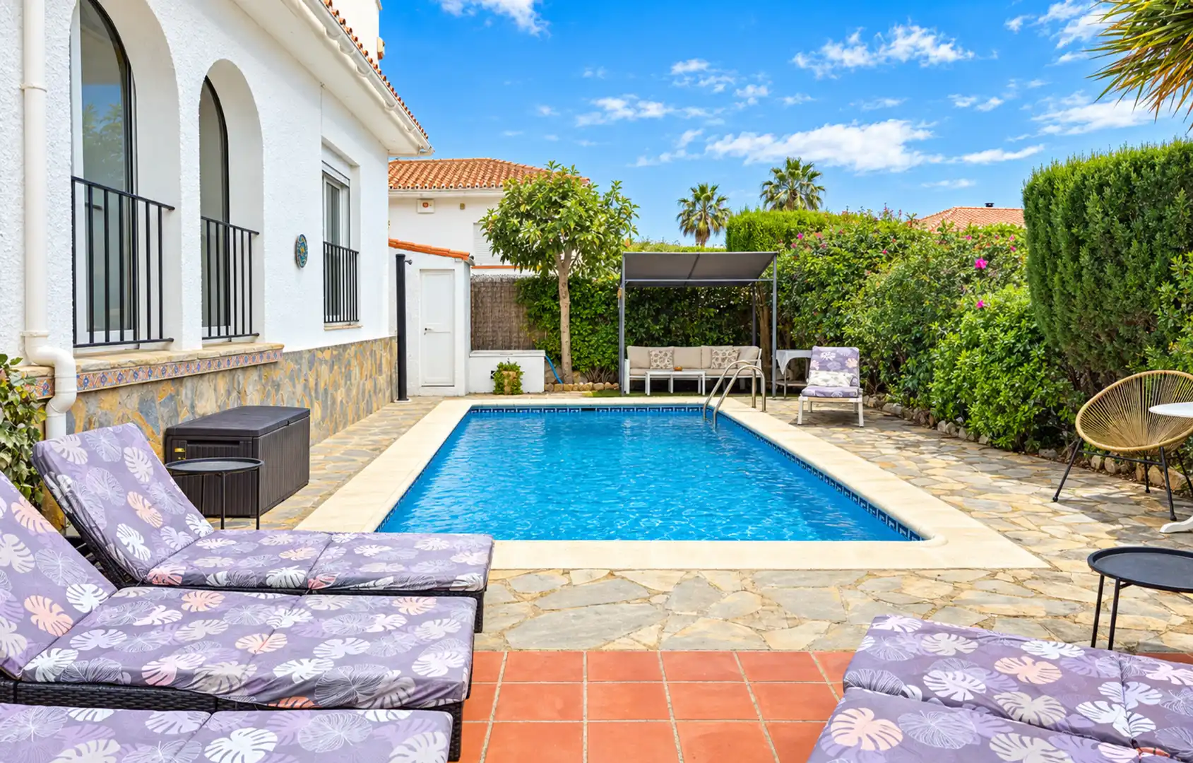 Swimming pool of Houses for sale in La Duquesa