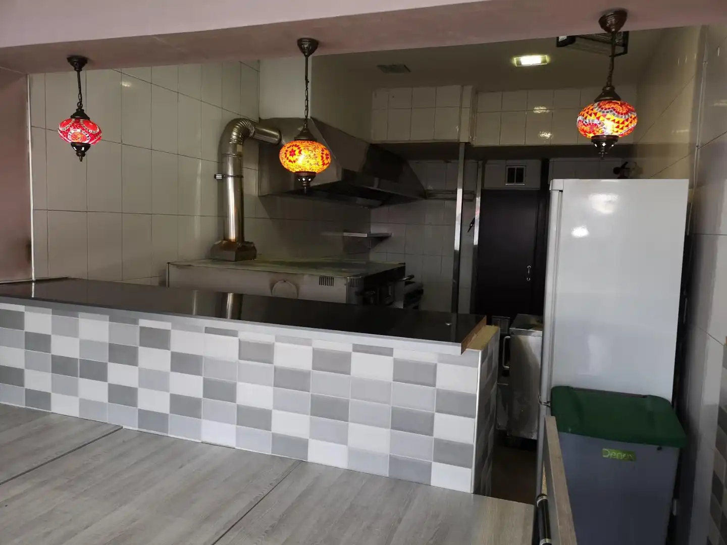 Cuina de Local en venda en Torrelodones amb Aire condicionat, Terrassa i Moblat