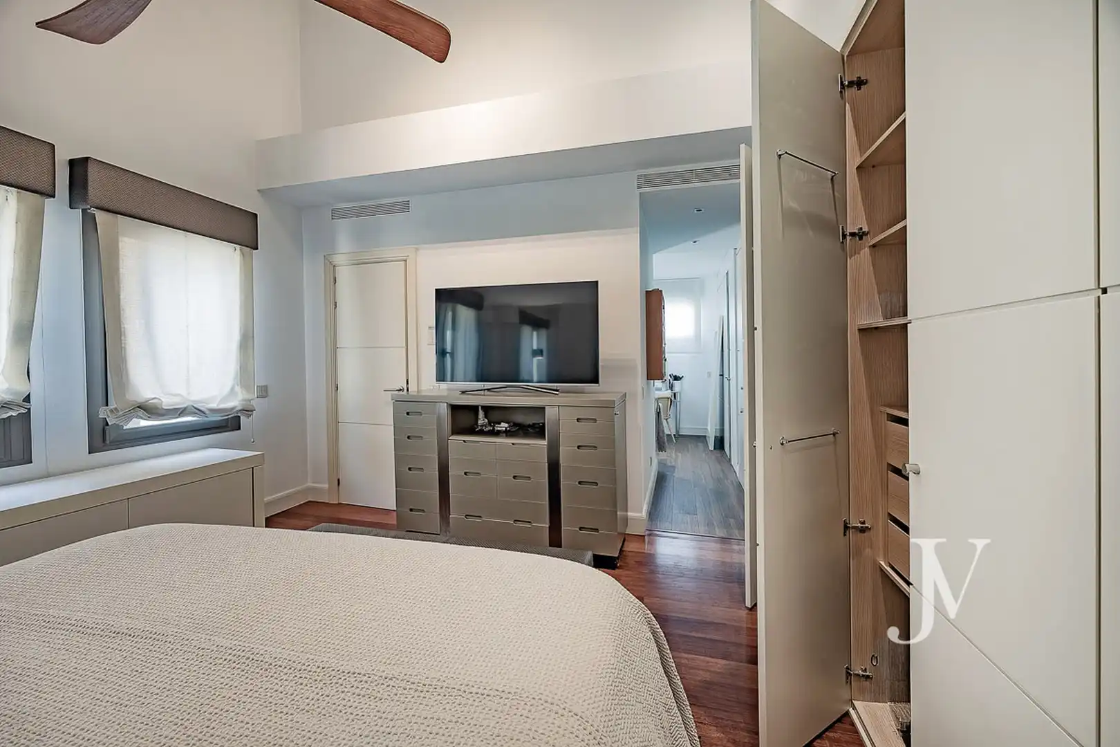 Schlafzimmer von Einfamilien-Reihenhaus zum Verkauf in Pozuelo de Alarcón mit Klimaanlage, Heizung und Privatgarten