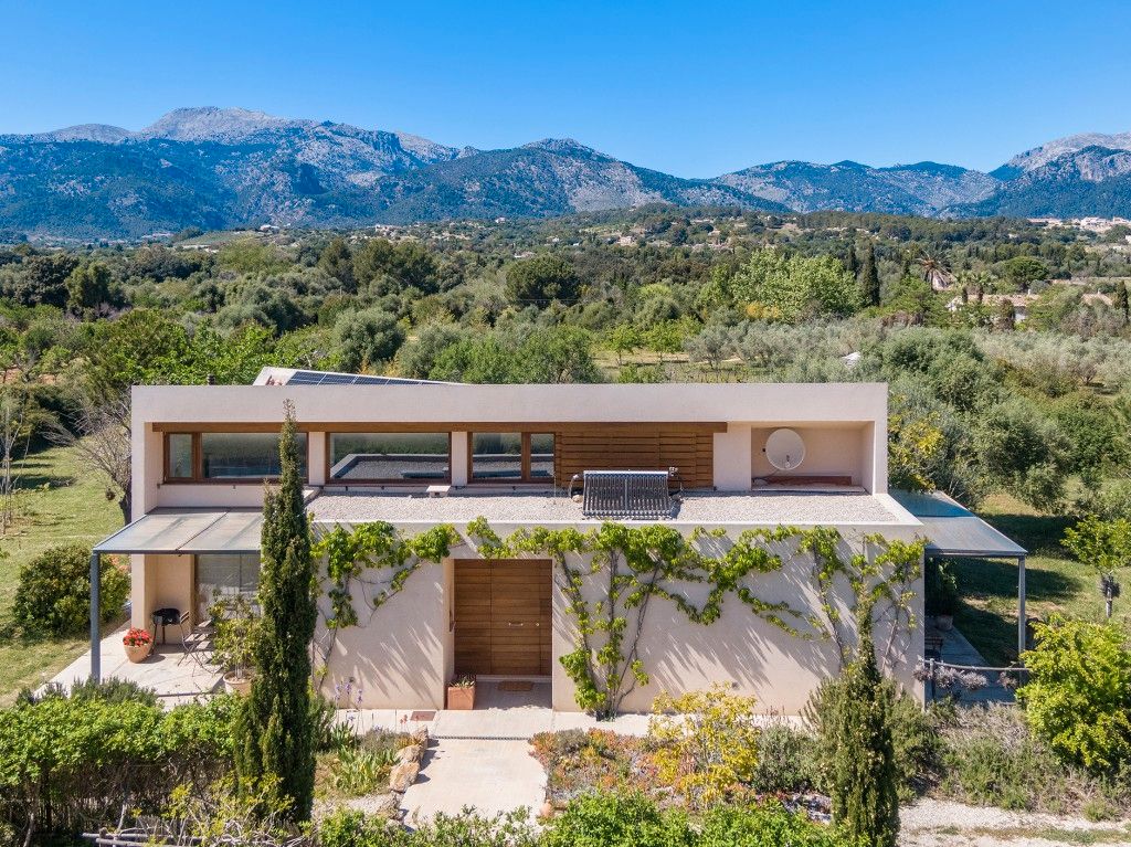 Vista exterior de Finca rústica en venda en Selva amb Calefacció, Jardí privat i Terrassa