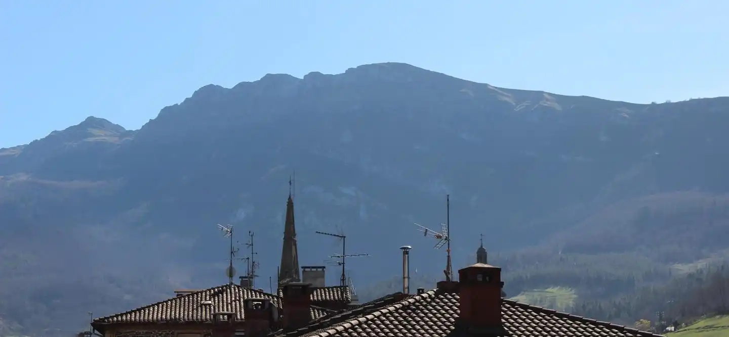 Vista exterior de Piso en venta en Oñati con Calefacción, Trastero y Balcón