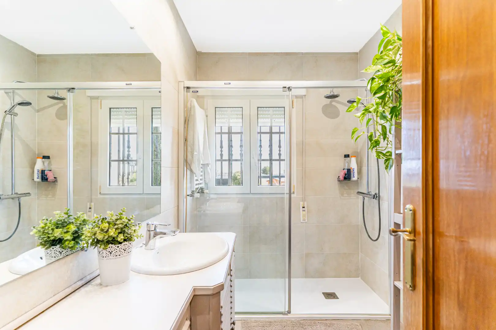 Bathroom of Houses for sale in Las Rozas de Madrid  with Air Conditioner, Heating and Private garden
