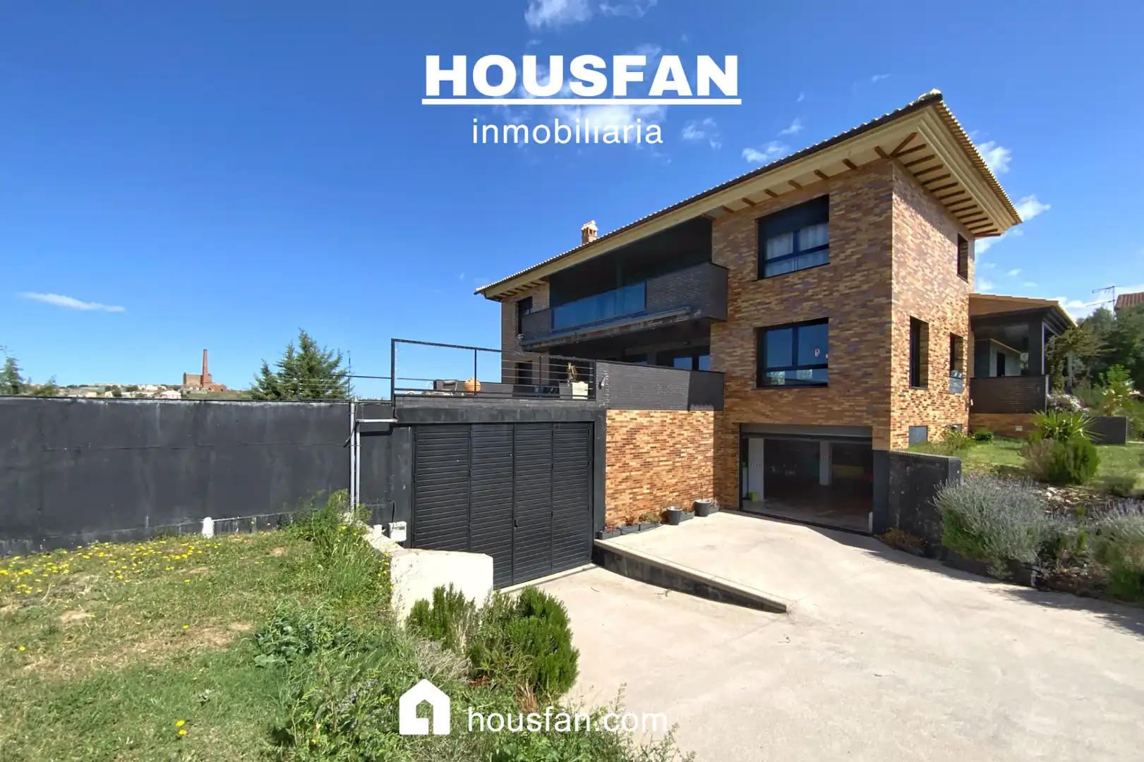 Vista exterior de Casa o xalet en venda en Cáceres amb Aire condicionat, Calefacció i Jardí privat