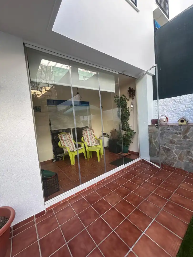 Terrasse von Einfamilien-Reihenhaus zum Verkauf in Torremolinos mit Klimaanlage, Privatgarten und Terrasse