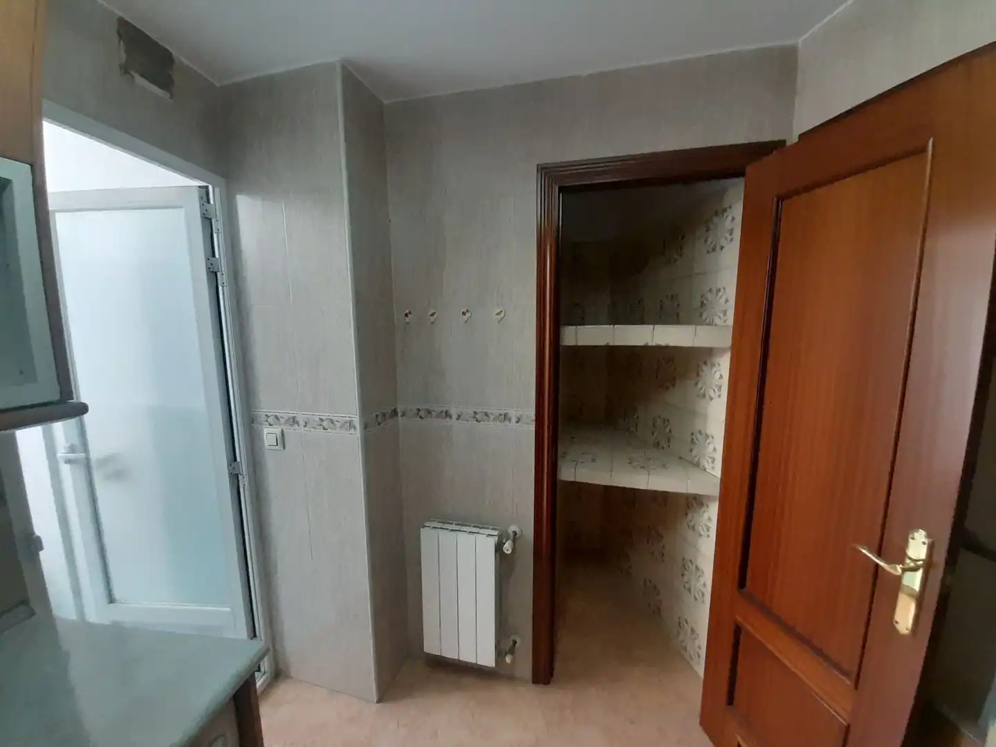 Bathroom of Flat for rent in Jaén  with Air Conditioner, Heating and Storage room