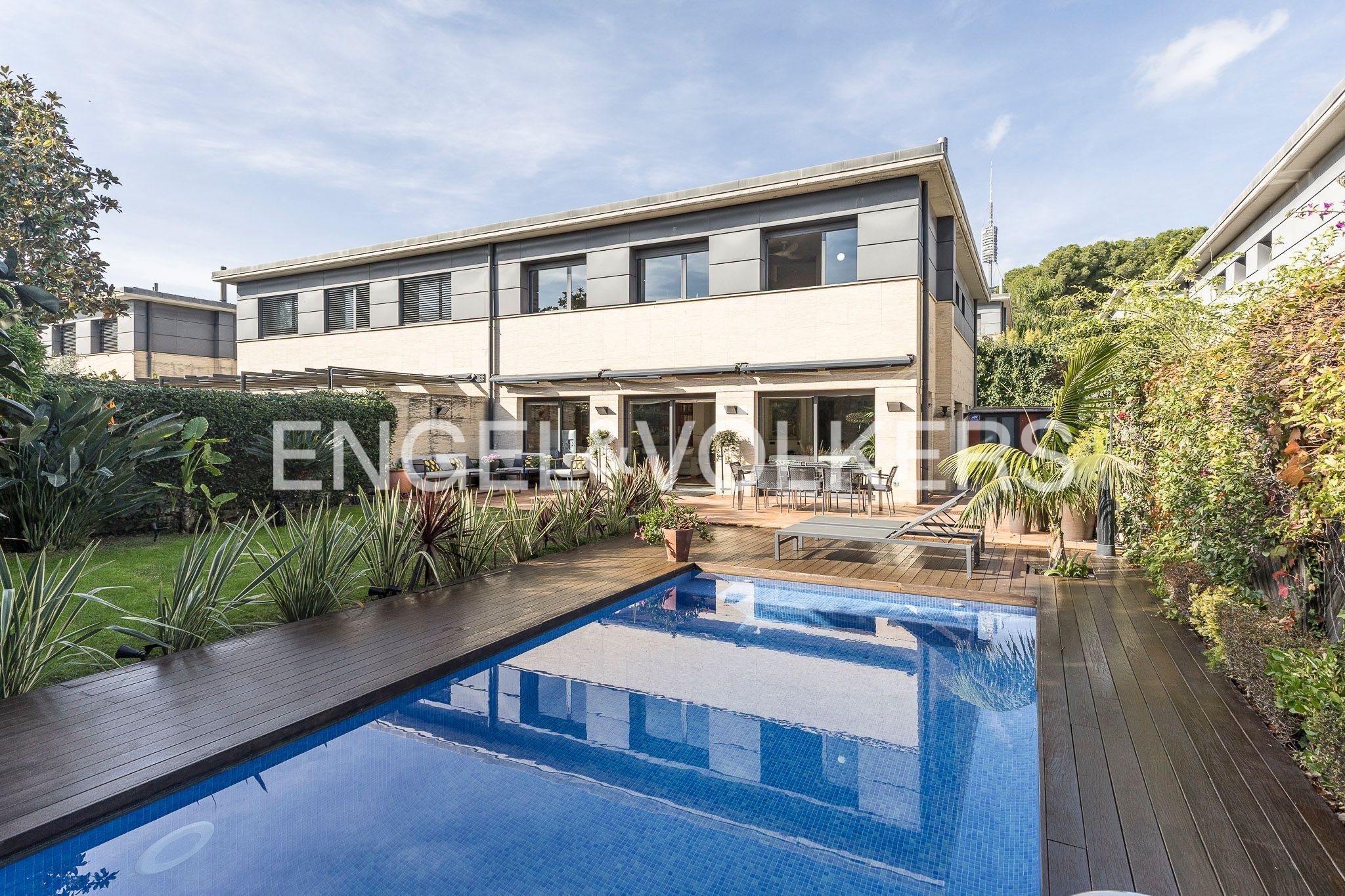 Piscina de Casa o xalet en venda en  Barcelona Capital amb Calefacció, Jardí privat i Parquet
