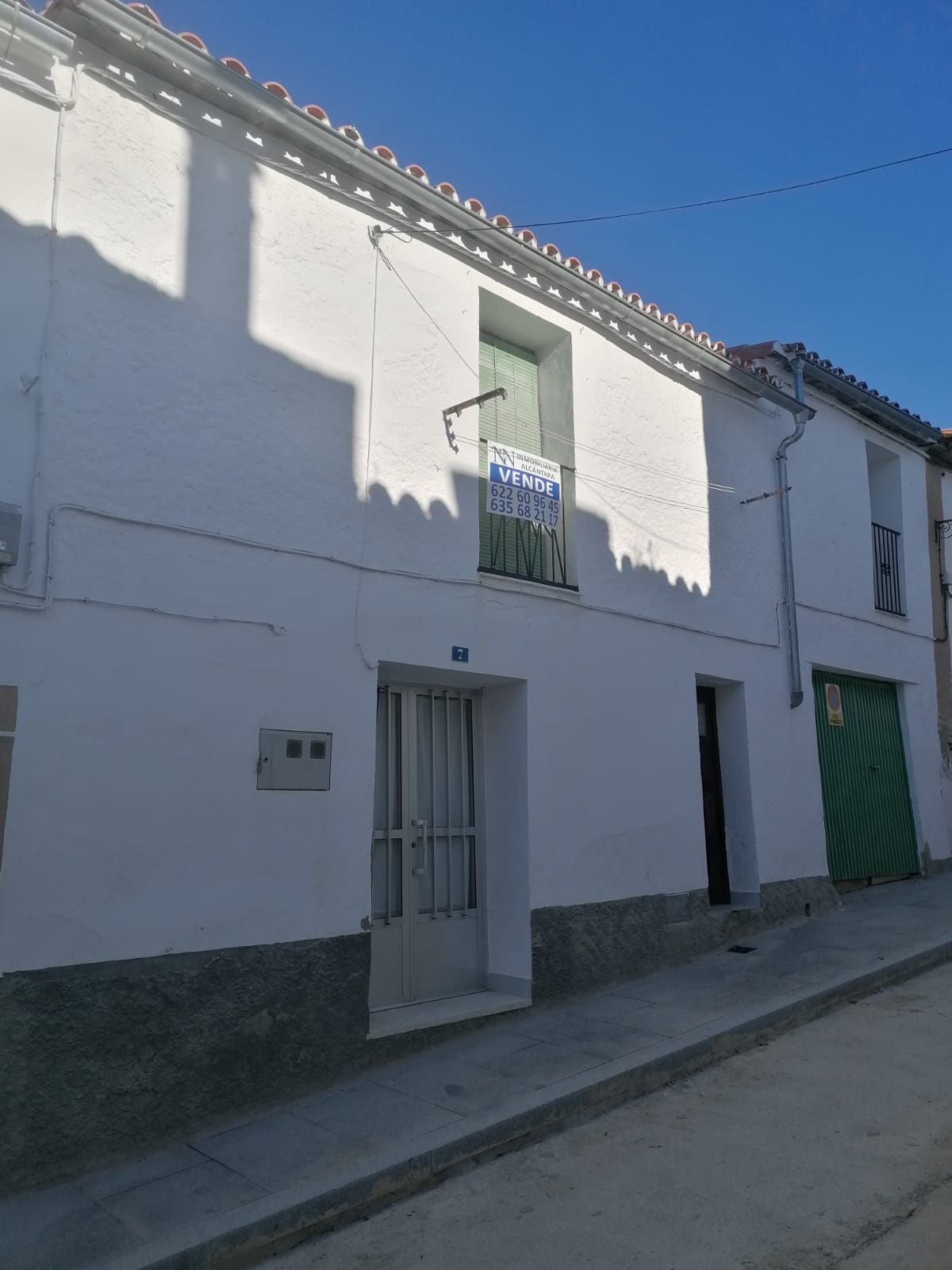 Vista exterior de Casa o xalet en venda en Alcántara amb Moblat