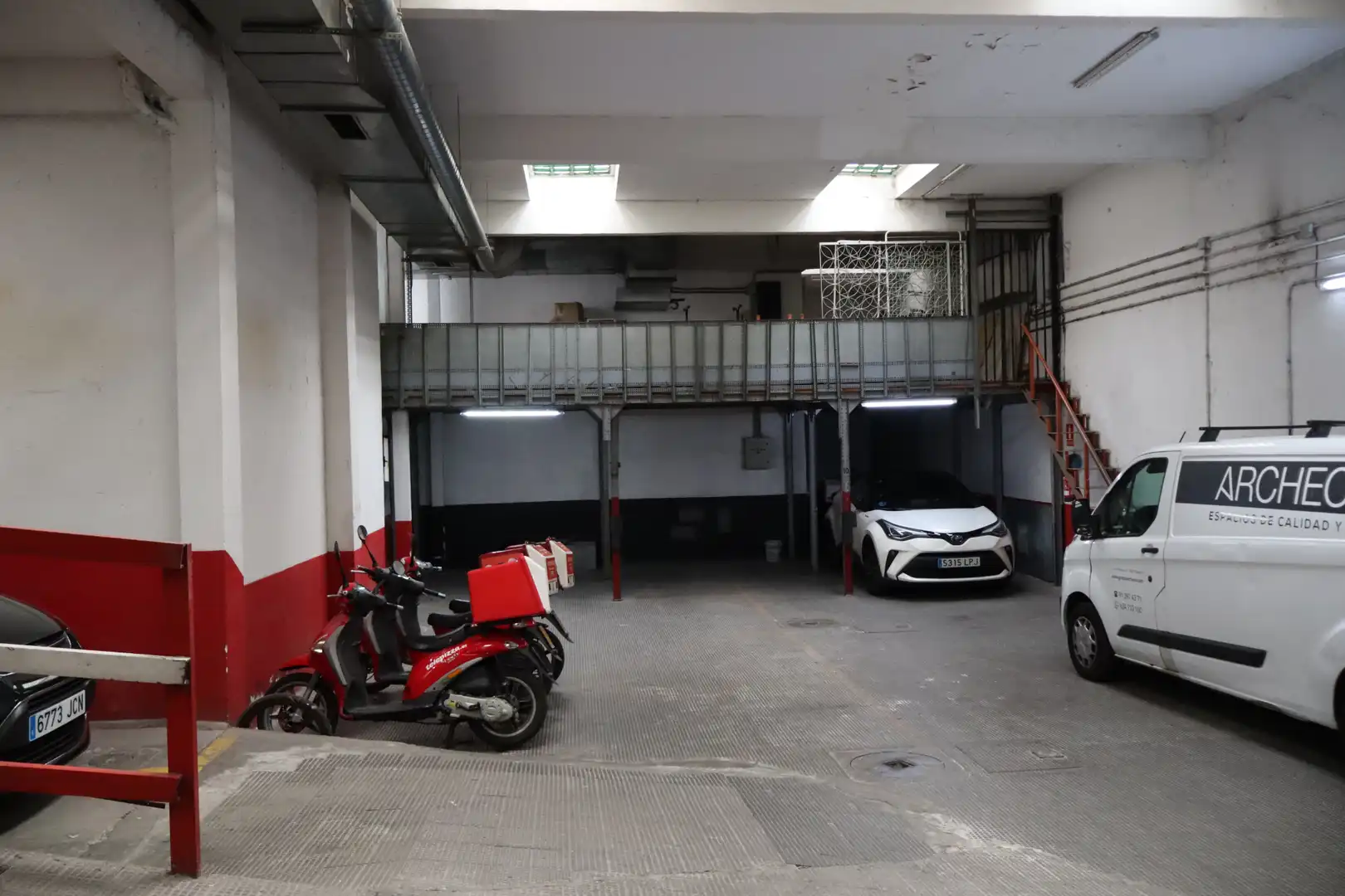 Aparcament de Local en venda en Madrid