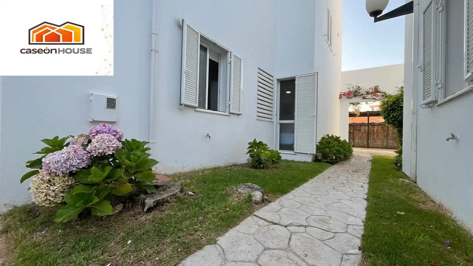 Vista exterior de Apartament en venda en Chiclana de la Frontera amb Piscina comunitària