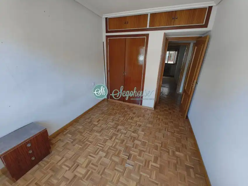 Habitación de Piso en venta en Segovia con Calefacción, Parquet y Trastero