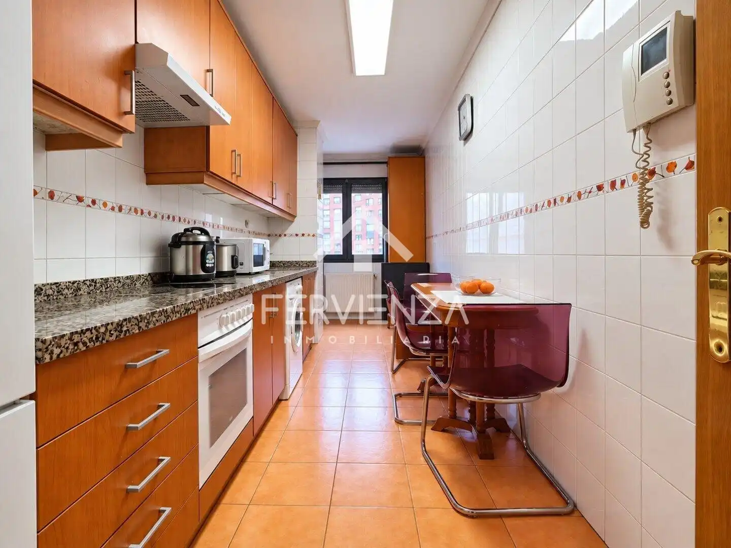 Piso con ascensor en venta en HUCA - La Cadellada