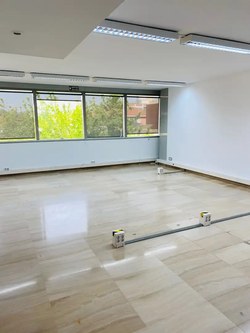 Oficina de lloguer en Cerdanyola del Vallès amb Aire condicionat i Terrassa