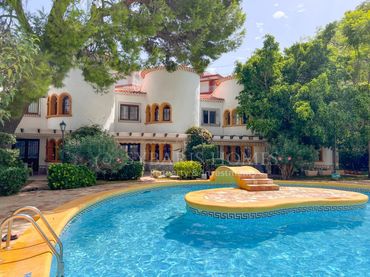 Reihenhaus mit Pool zum Verkauf in Camino Ample 25A