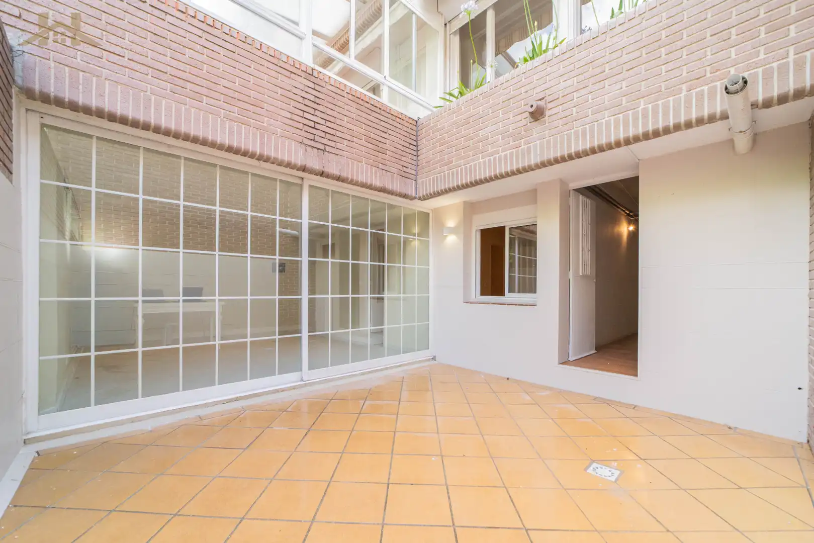 Vista exterior de Casa adosada en venta en Las Rozas de Madrid con Aire acondicionado, Calefacción y Jardín privado