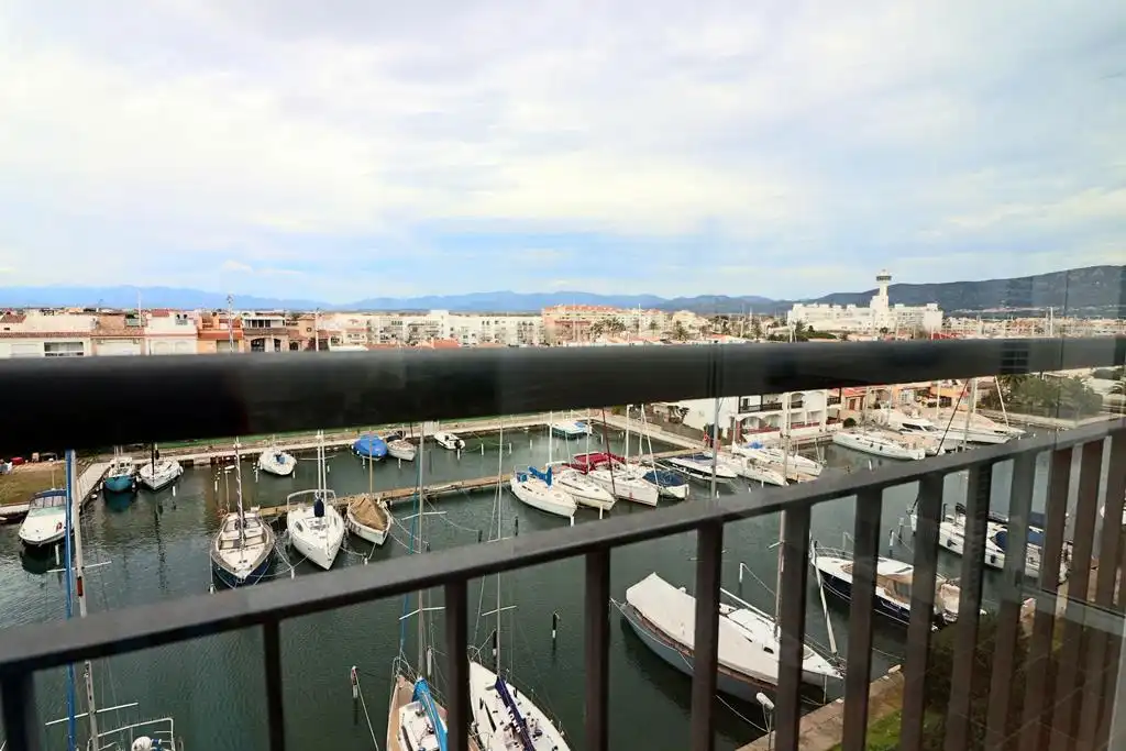 Balcony of Attic for sale in Empuriabrava  with Air Conditioner