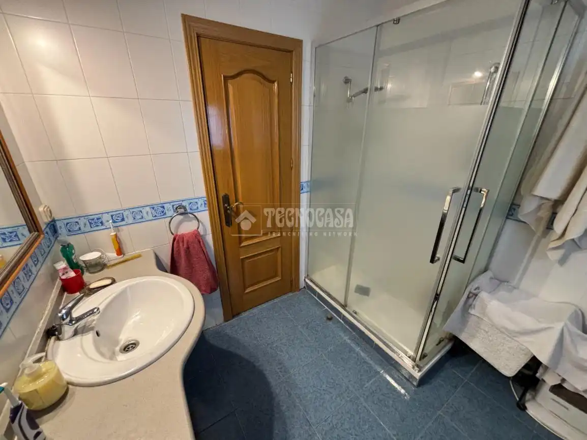 Badezimmer von Wohnung zum Verkauf in Meco mit Heizung und Terrasse